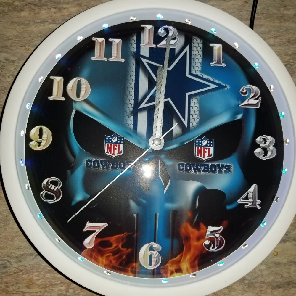 Dallas cowboys led skull head clock
